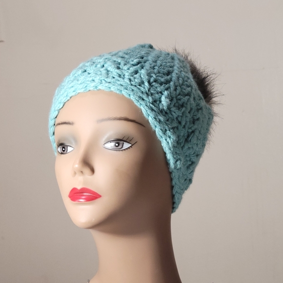 Thick Seafoam Wool Hat /Pom Pom - Picture 4 of 4